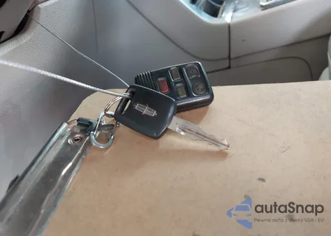 2008 Lincoln Navigator z USA, uszkodzony, nr VIN 5LMFU28528LJ15888